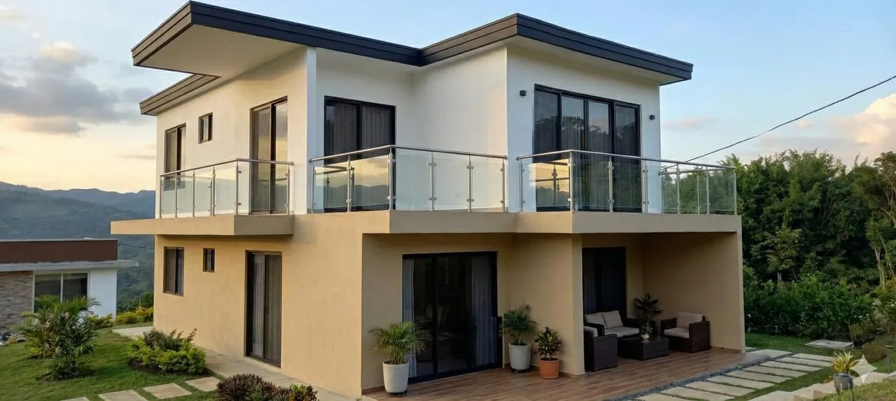 Interior de una casa prefabricada con EPS, mostrando la rapidez y limpieza de la construcción